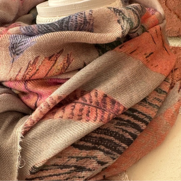 •Codello Germany Feathers Print Oversized Shawl Blanket Light Scarf 43”x72”NWOT - Picture 10 of 14